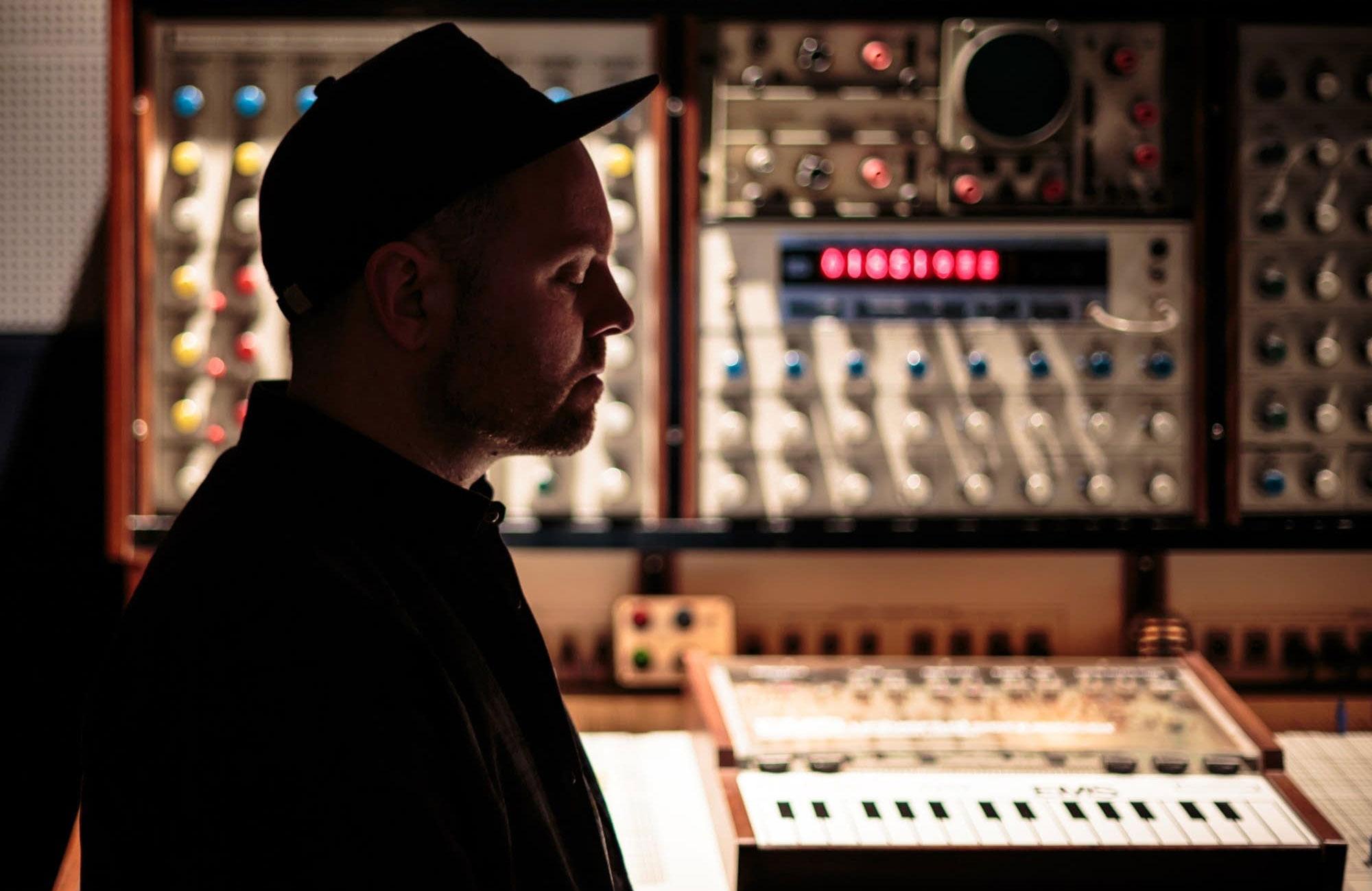 DJ-Shadow-Endtroducing-2000px-1